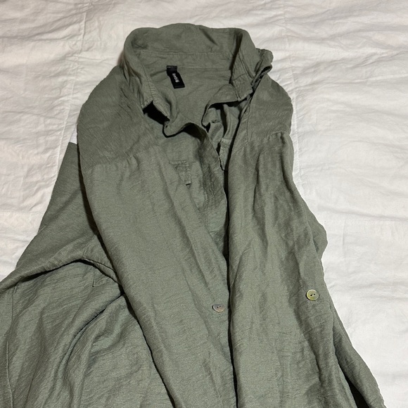 Green Long Sleeve Tee with "SATURDAY" Graphic - Picture 5 of 6